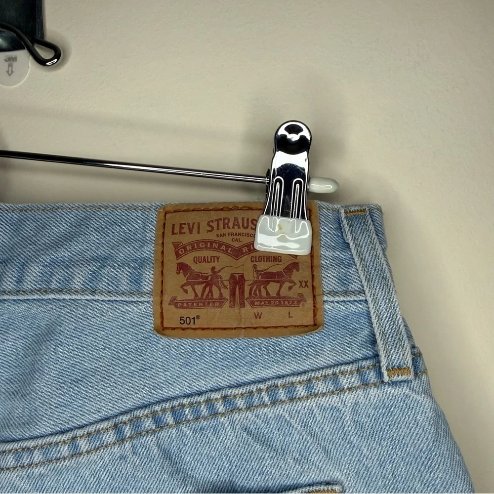 LEVI’s 501 Distressed Button Fly Rigid Denim Light Wash Summer Jean Shorts
